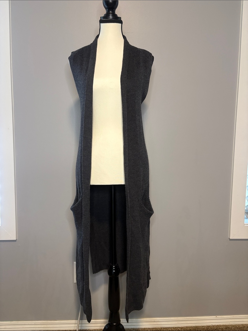 Wilfred Aritzia Sleeveless Open-Front Long Knit Vest - Charcoal size small - Picture 2 of 9